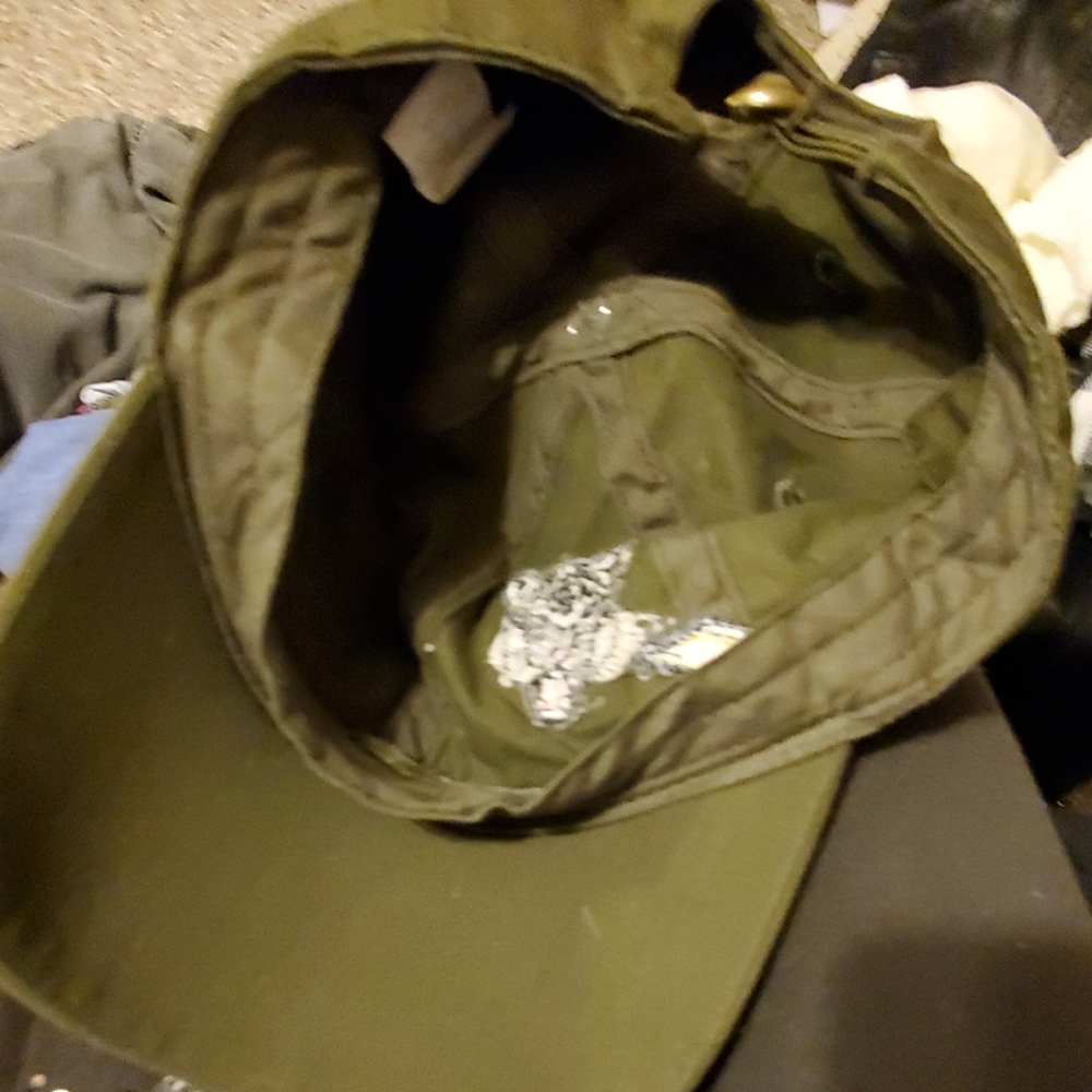Trendy hat. - Picture 3 of 6